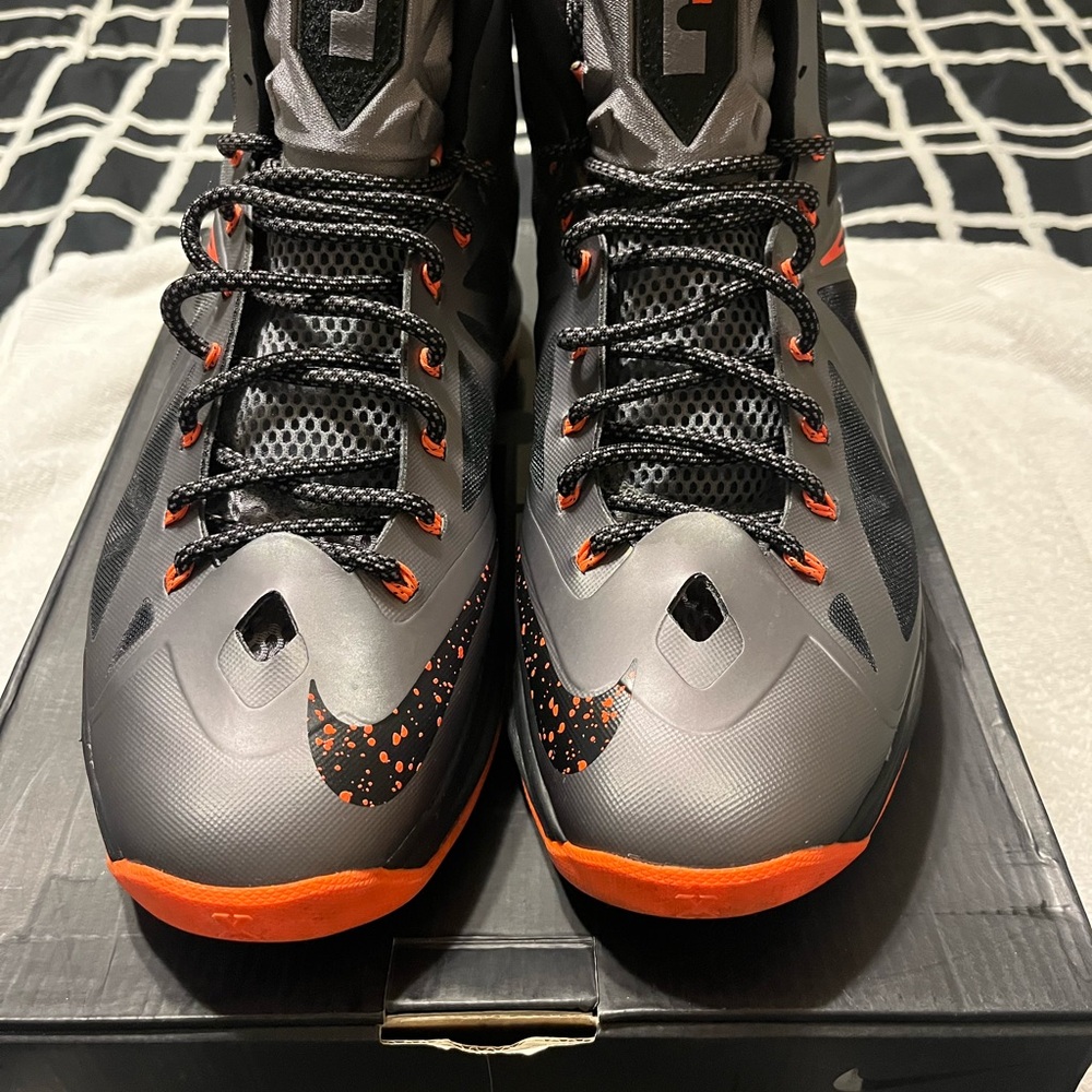 Men's Nike LeBron X(LAVA) size 13